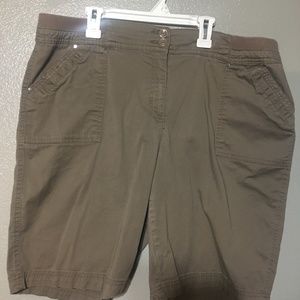 Womens army green Shorts Size 16W